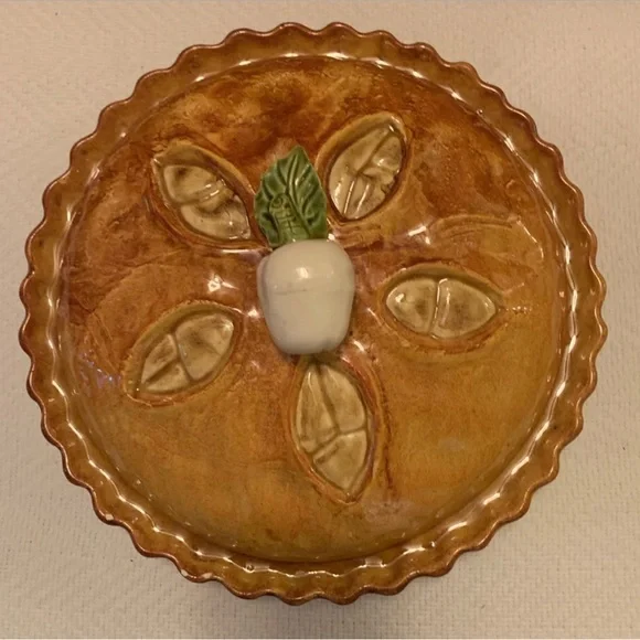 Beautiful Pie Dish with Cover - Picture 9 of 11